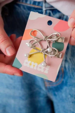 Andi Amanda Bow Pearl Clip