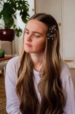 Andi Amanda Bow Pearl Clip
