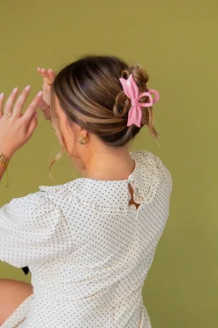 Andi Carnation Bow Claw Clip
