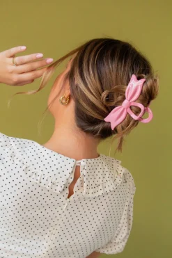Andi Carnation Bow Claw Clip