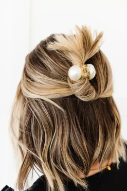 Andi Chunky Pearl Claw Clip