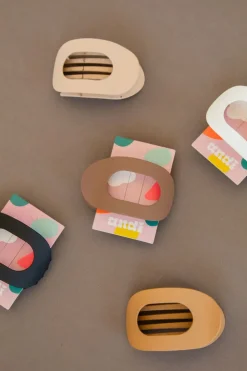 Andi Circle Cutout Flat Claw Clip