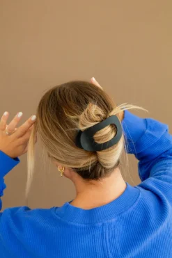 Andi Circle Cutout Flat Claw Clip