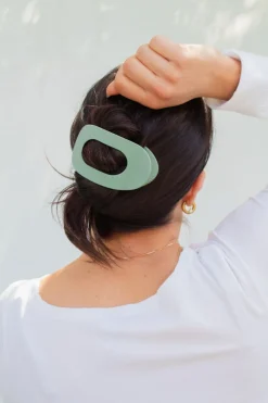 Andi Circle Cutout Flat Claw Clip