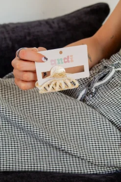 Andi Cream Scallop Claw Clip