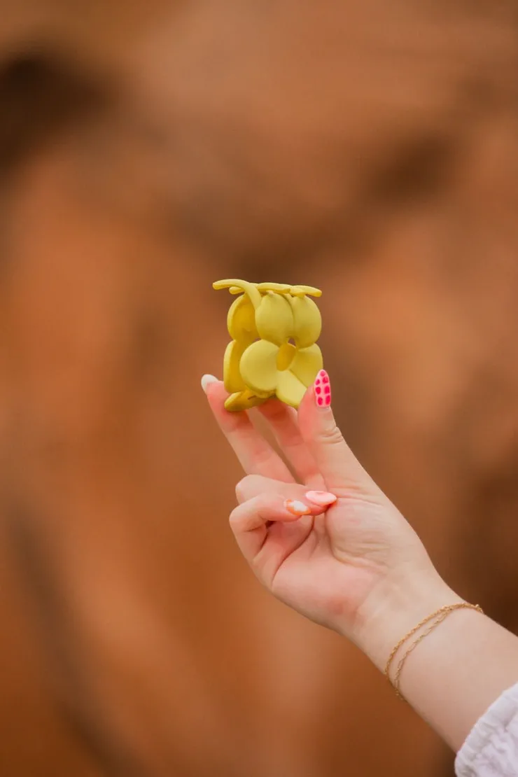 Andi Cutie Flower Claw Clip