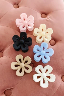 Andi Cutout Flower Claw Clip