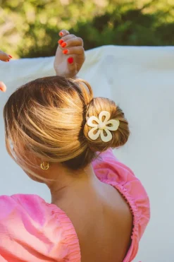 Andi Cutout Flower Claw Clip