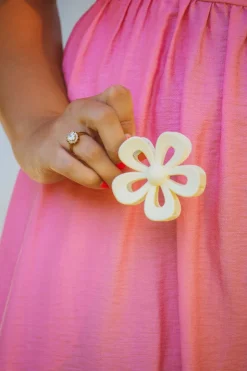 Andi Cutout Flower Claw Clip