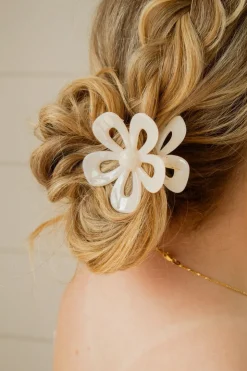 Andi Cutout Flower Claw Clip