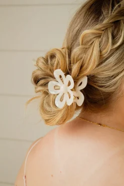 Andi Cutout Flower Claw Clip