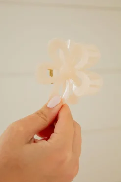 Andi Cutout Flower Claw Clip