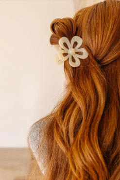 Andi Cutout Flower Claw Clip