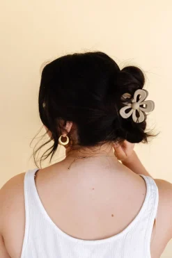 Andi Cutout Flower Claw Clip