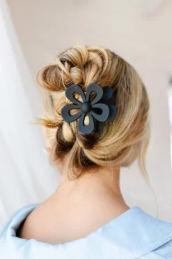 Andi Cutout Flower Claw Clip