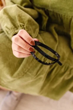 Andi Cutout Oval Clip