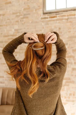 Andi Cutout Oval Clip