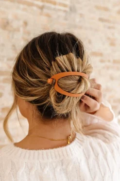 Andi Cutout Oval Clip