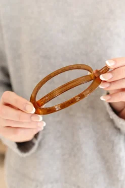 Andi Cutout Oval Clip