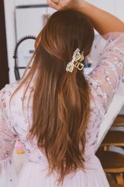 Andi Enchanted Pearl Bow Claw Clip