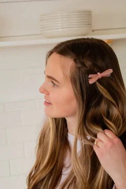 Andi Glossy Bow Clip