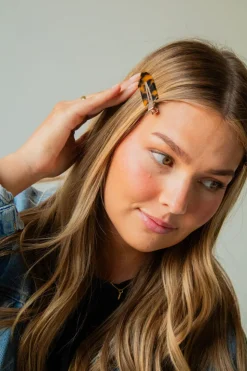 Andi GRWM Tortoise Clips