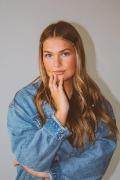Andi GRWM Tortoise Clips