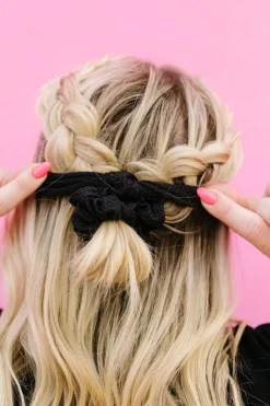 Andi Hexagon Athletic Scrunchie in Black
