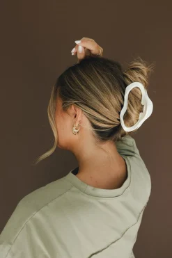 Andi Hollow Cloud Claw Clip