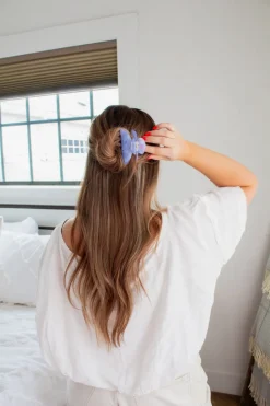 Andi Ice Blue Claw Clip