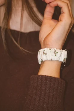 Andi Neutral Floral Scrunchie Apple Watchband