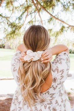 Andi Oat Milk Jumbo Scrunchie