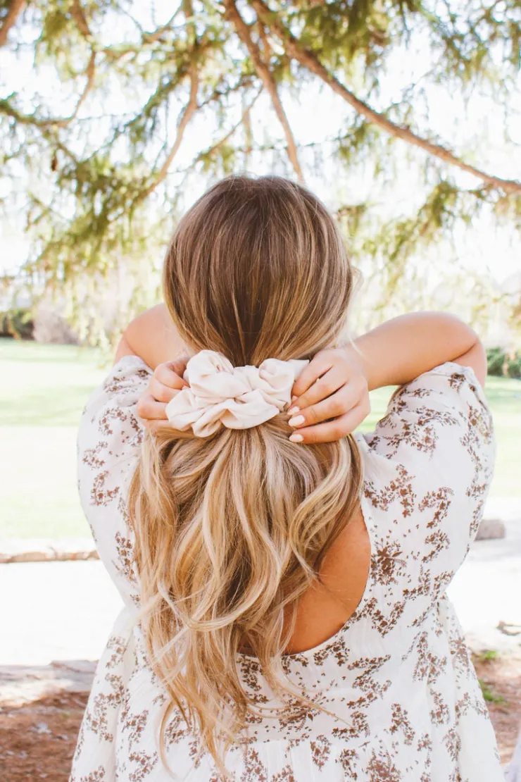 Andi Oat Milk Jumbo Scrunchie
