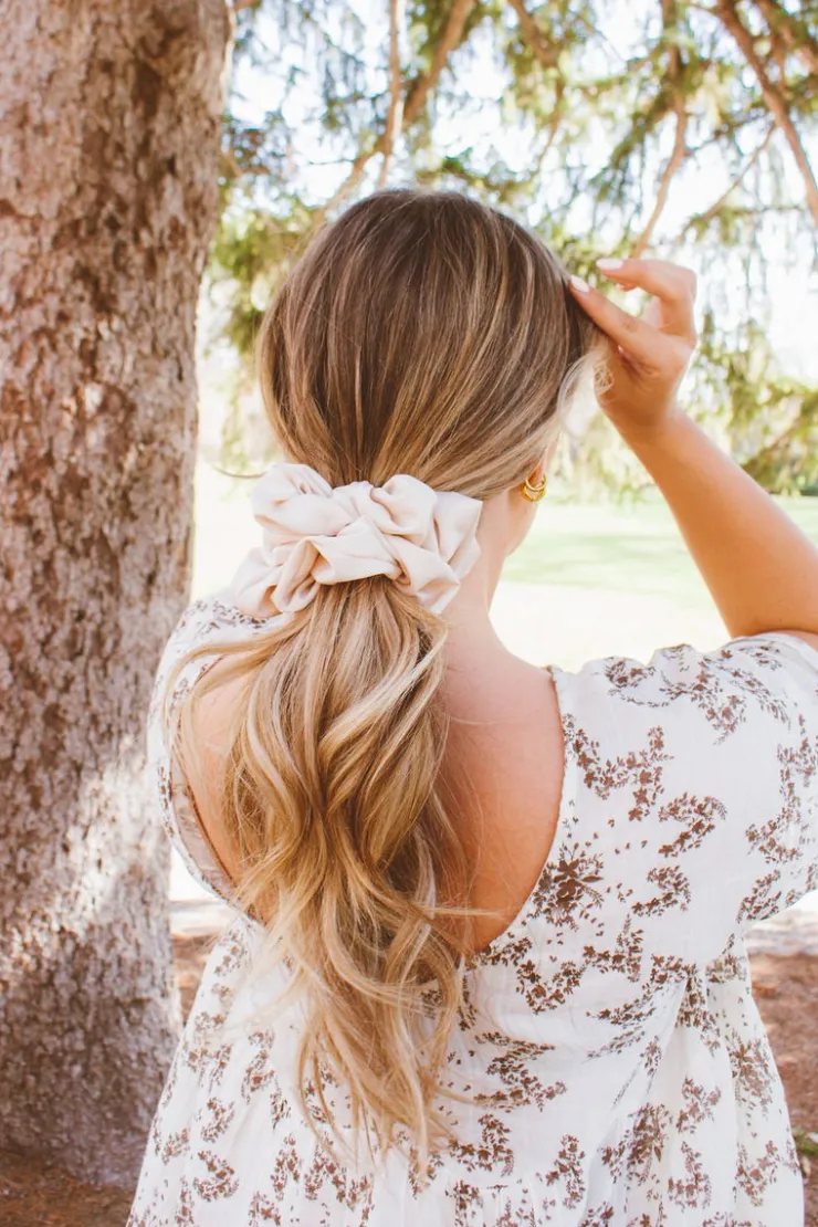 Andi Oat Milk Jumbo Scrunchie
