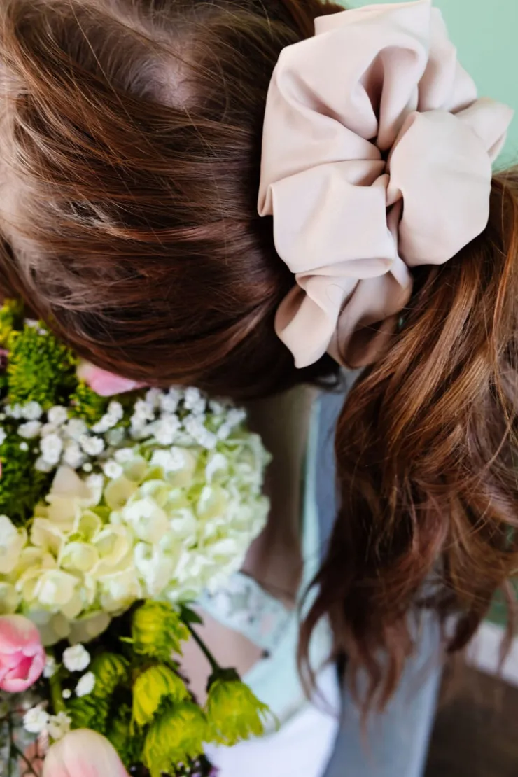 Andi Oat Milk Jumbo Scrunchie