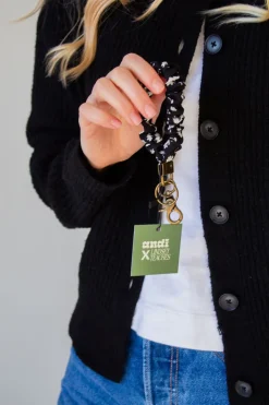 Andi Onyx Floral Keychain