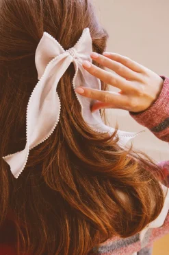 Andi Pearl Long Bow Clip