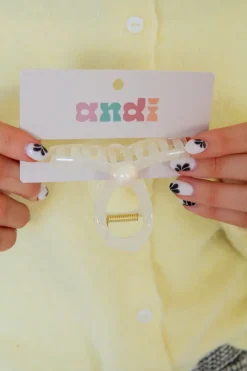 Andi Pearly Loop Claw Clip