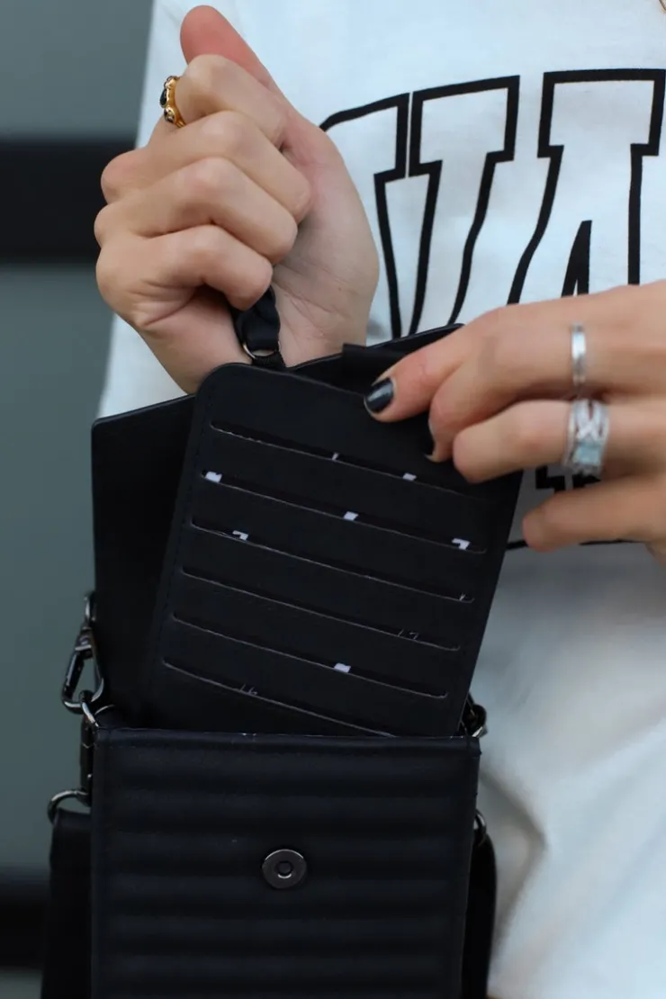 Andi Phone Bag in Matte Black