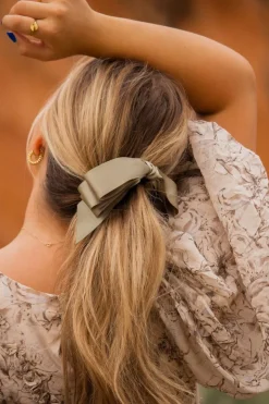 Andi Ribbon Banana Claw Clip