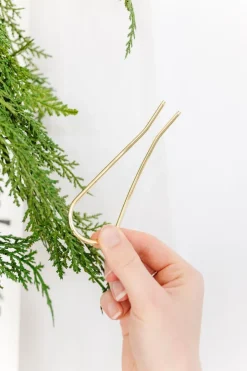 Andi Simple Gold U-Shape Pin