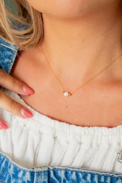 Andi Simple Pearl Pendant Necklace