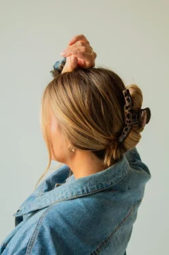 Andi Skinny Leopard Claw Clip