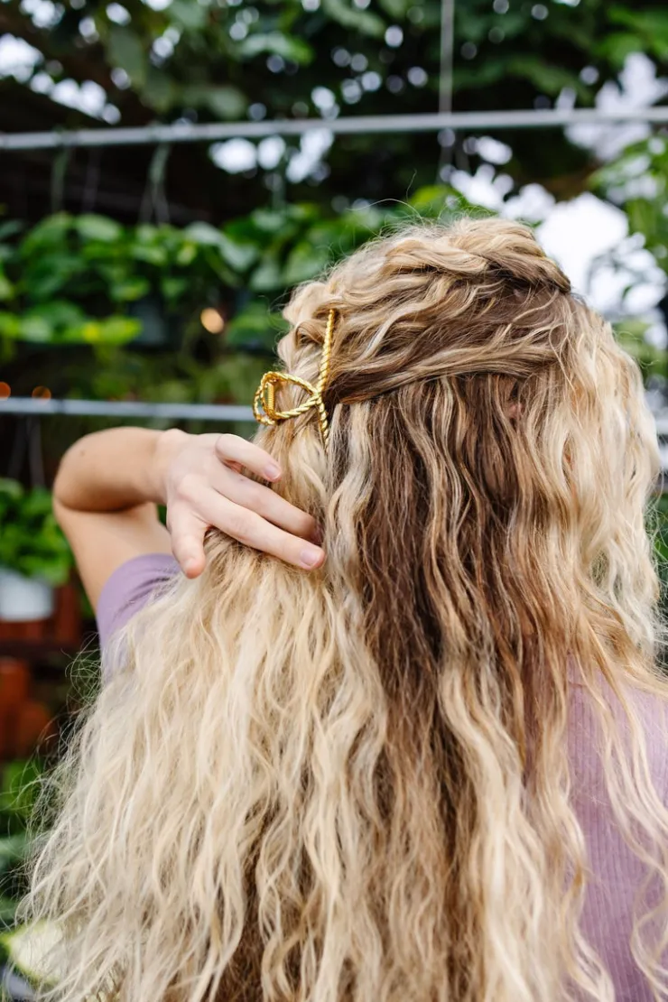 Andi Twisted Gold Claw Clip
