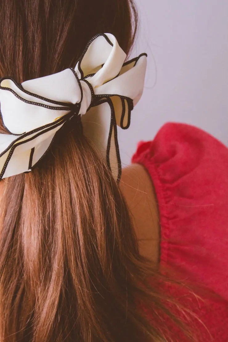 Andi Vera Banana Claw Clip Bow