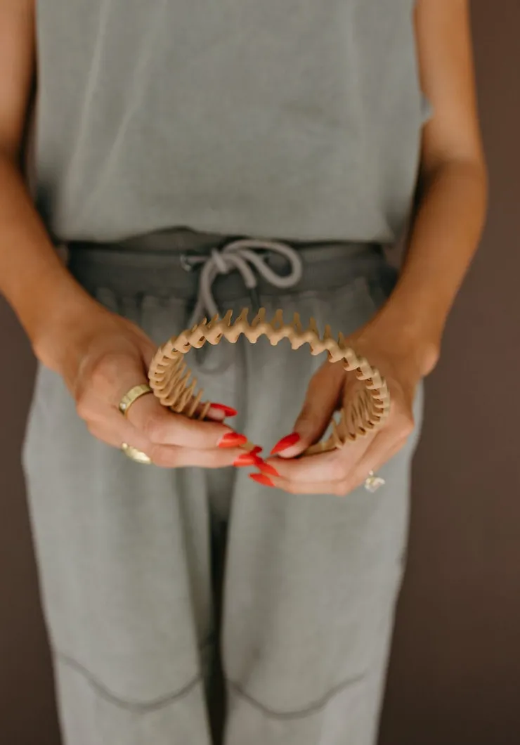 Andi Wavy Non-Slip Headband