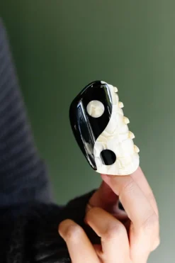 Andi Yin Yang Claw Clip